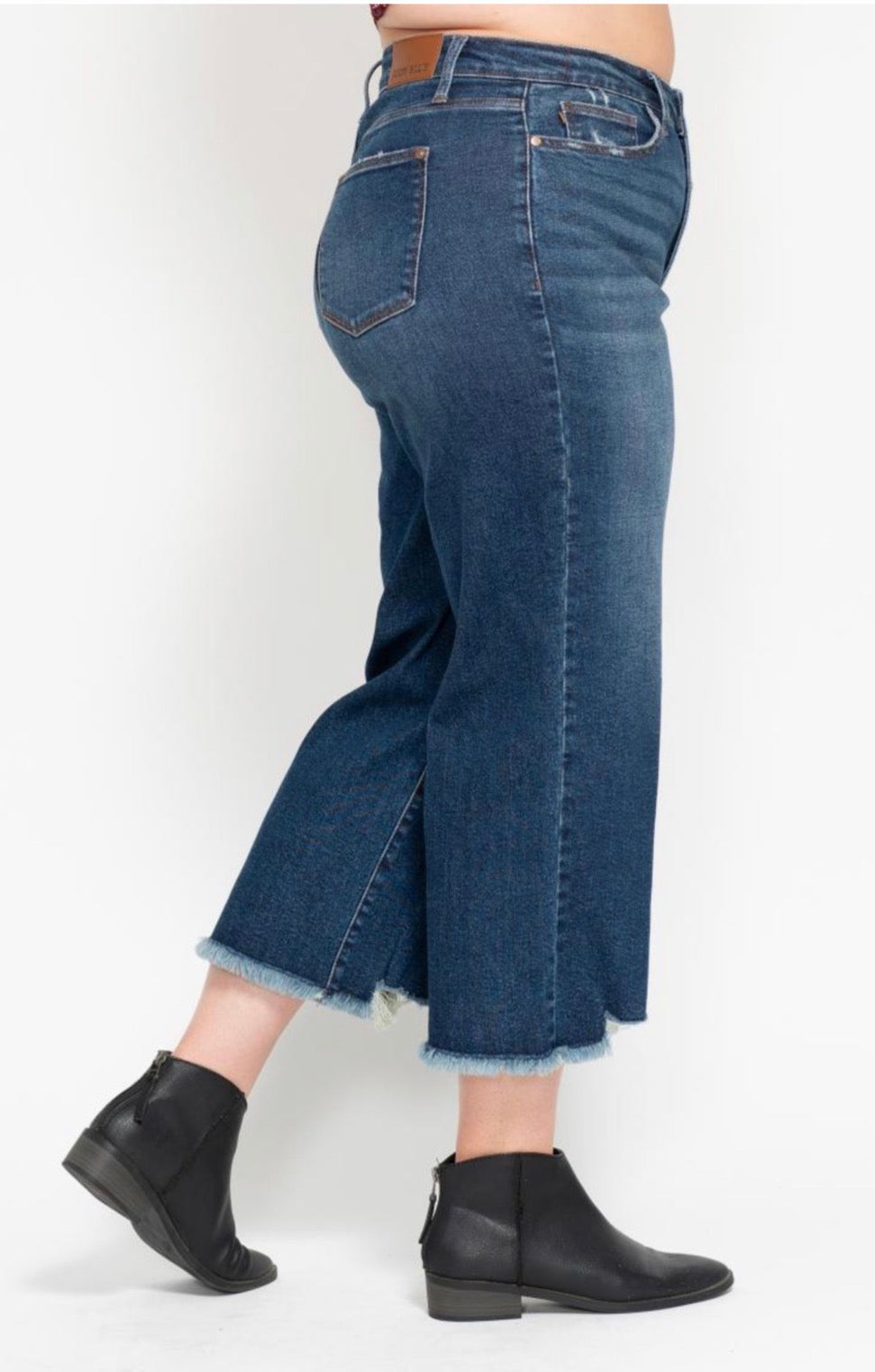 Judy Blue Button Flly Hem Crop