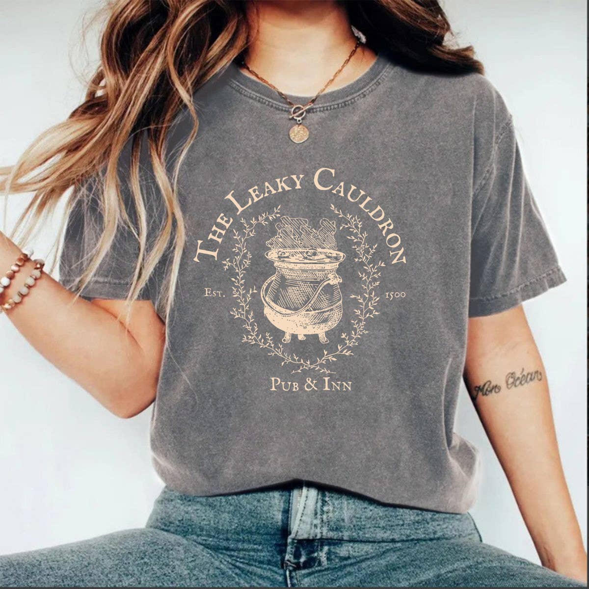 The leaky cauldron graphic washed tee