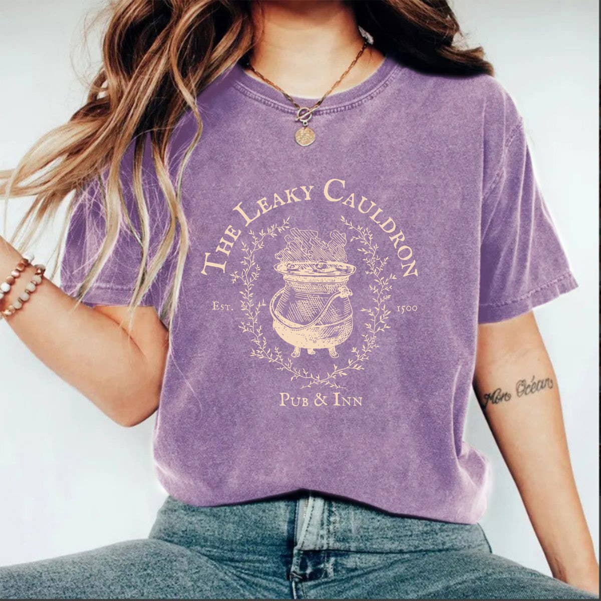 The leaky cauldron graphic washed tee
