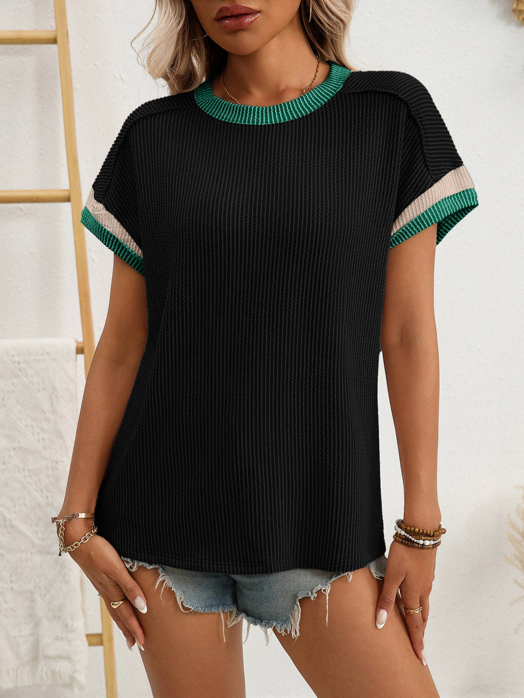 Round Neck Outer Seam Twisted Strip Short Sleeved Top